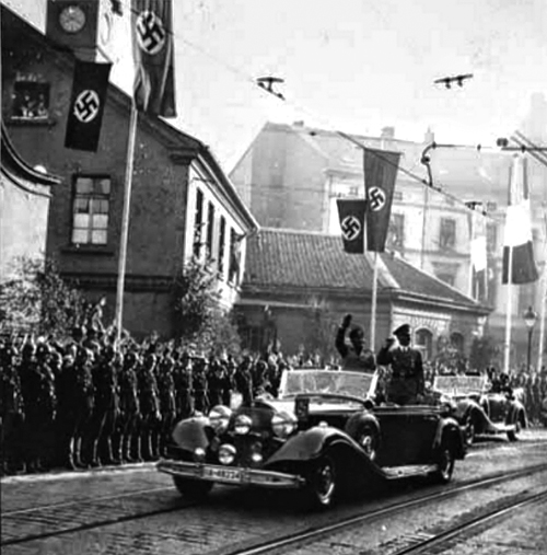 Adolf Hitler and Benito Mussolini drive through Essen